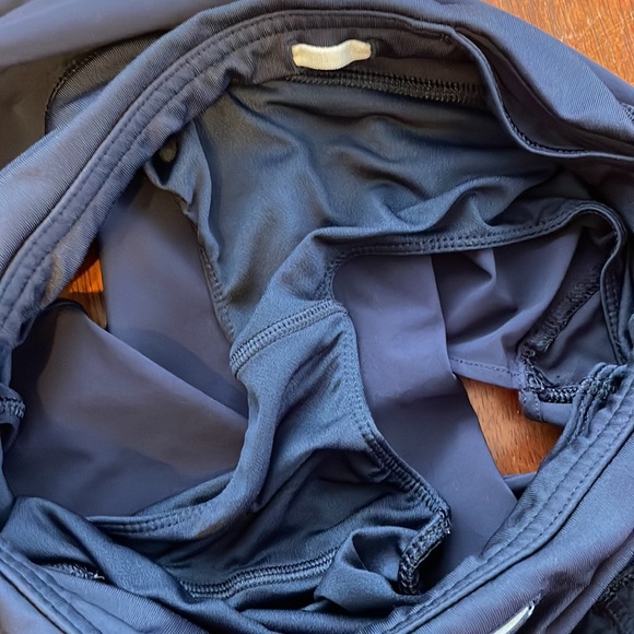 2 pair Athleta track this run short, navy blue/blk - Picture 6 of 11